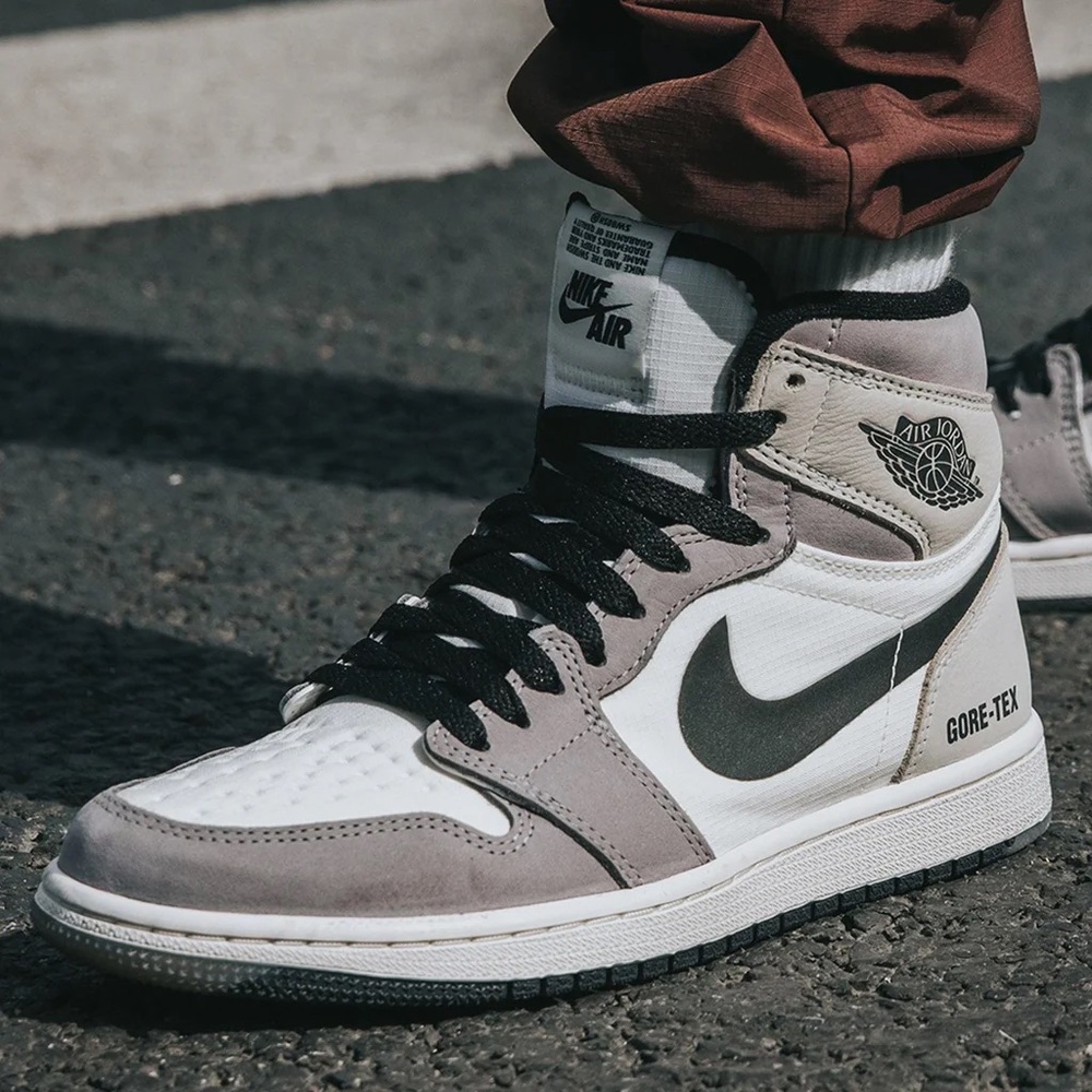Nike Air Jordan 1 High OG Element Gore-Tex Bone/Light Grey Sneakers Size 10